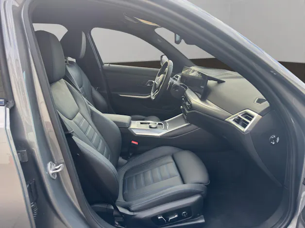 BMW 330e x DriveTouring Steptronic M Sport