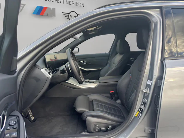 BMW 330e x DriveTouring Steptronic M Sport