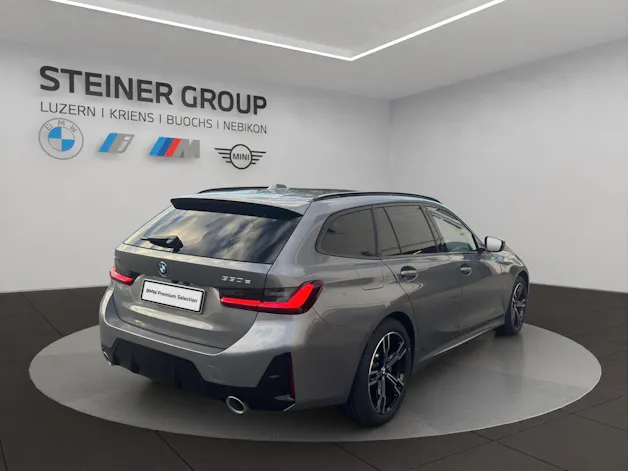 BMW 330e x DriveTouring Steptronic M Sport