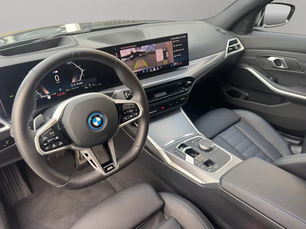BMW 330e x DriveTouring Steptronic M Sport