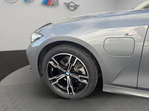BMW 330e x DriveTouring Steptronic M Sport