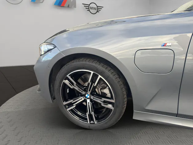 BMW 330e x DriveTouring Steptronic M Sport
