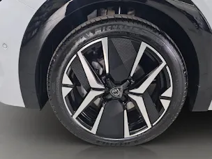 Peugeot 208 1.2 Hybrid 145 GT