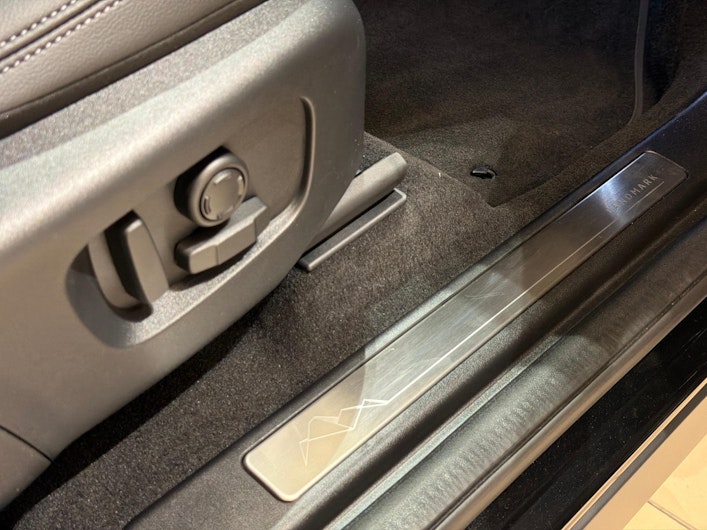 Vehicle image LAND ROVER DISCOVERY SPORT