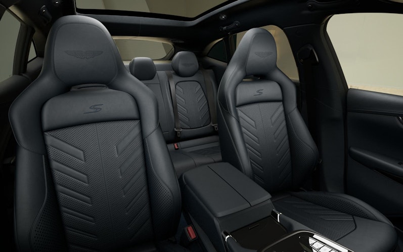 Vehicle image ASTON MARTIN DBX