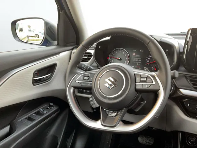 Suzuki Swift 1.2 Sakura Top Hybrid