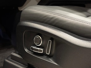 Vehicle image LAND ROVER Defender 130 3.0 D I6 350 X-Dynamic HSE