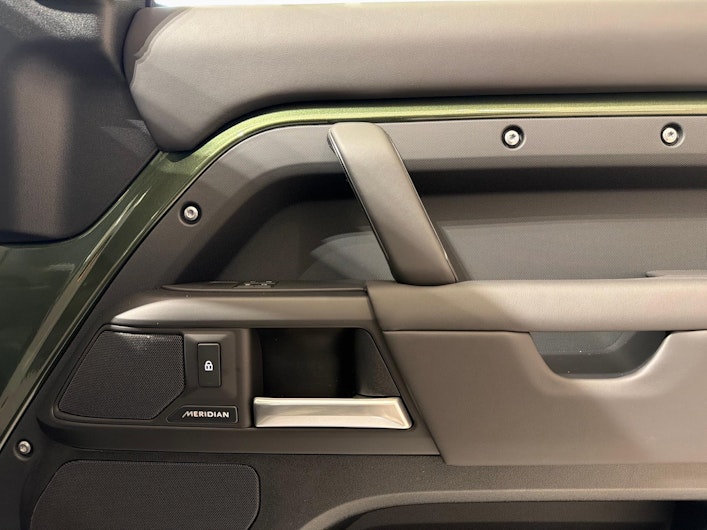 Vehicle image LAND ROVER DEFENDER