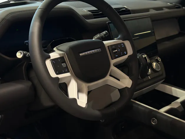 Land Rover Defender 130 3.0 D I6 350 X-Dynamic HSE