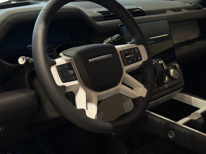 Vehicle image LAND ROVER DEFENDER