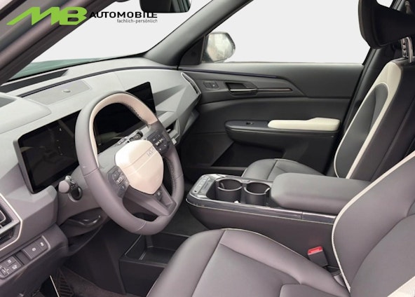 Vehicle image 8 Vehicle image 8