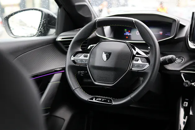 Peugeot 208 1.2 Hybrid 145 GT