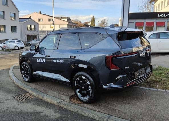 Vehicle image 4 Vehicle image 4