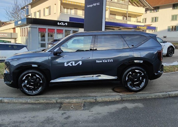 First vehicle image First vehicle image