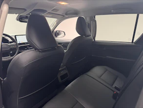 https://vehicle.imgix.net/4176764/3efdb0a8-f625-4aeb-aaf5-b2f2021117ab.jpg