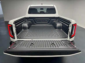 https://vehicle.imgix.net/4176764/c0c95a70-19ad-43b8-914f-05141b790e7a.jpg