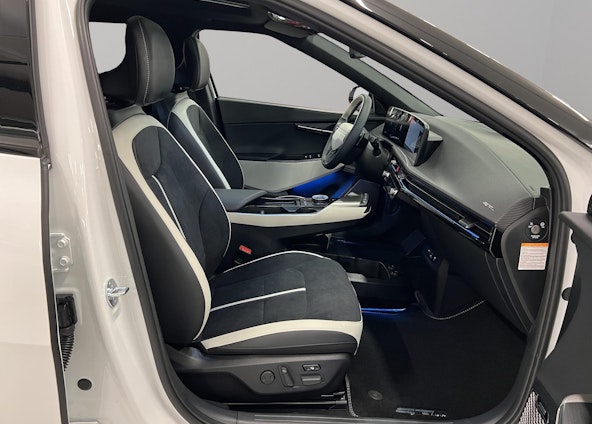 Vehicle image 9 Vehicle image 9