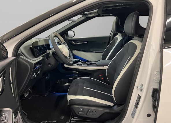 Vehicle image 6 Vehicle image 6