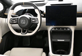 https://vehicle.imgix.net/4176928/11e46ba3-3a5d-4fae-9ede-1789d3128126.jpg