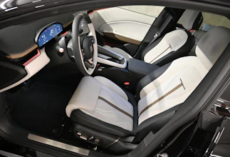 https://vehicle.imgix.net/4176928/859e4c28-3412-499f-b00e-08818bfb06ae.jpg