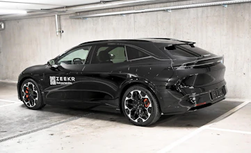 https://vehicle.imgix.net/4176928/c6439b68-d7db-418a-b4ca-cac19f13d45d.jpg