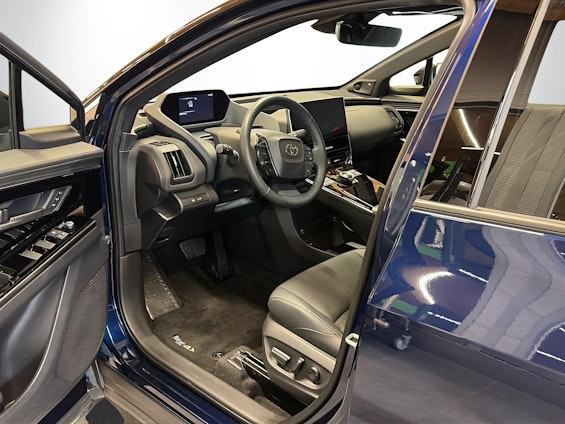 Vehicle image 6 Vehicle image 6