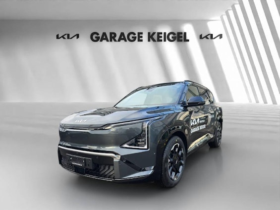 First vehicle image First vehicle image