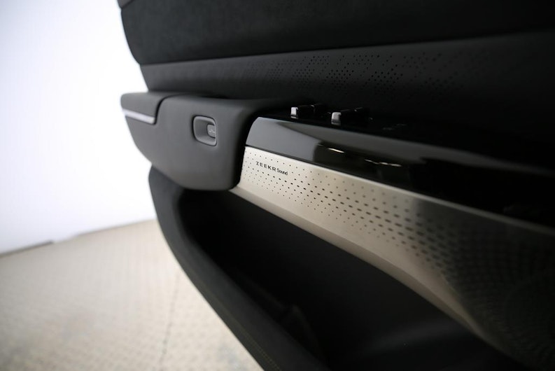 Vehicle image ZEEKR 7X