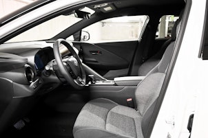 Vehicle image TOYOTA C-HR 2.0 HEV Swiss Edition 4x4