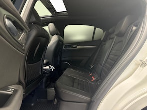 Vehicle image ALFA ROMEO Stelvio 2.0 Q4 280 Veloce + Gancio traino amovibile e pneumatici invernali