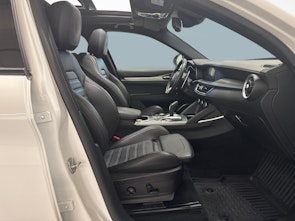 Vehicle image ALFA ROMEO Stelvio 2.0 Q4 280 Veloce + Gancio traino amovibile e pneumatici invernali