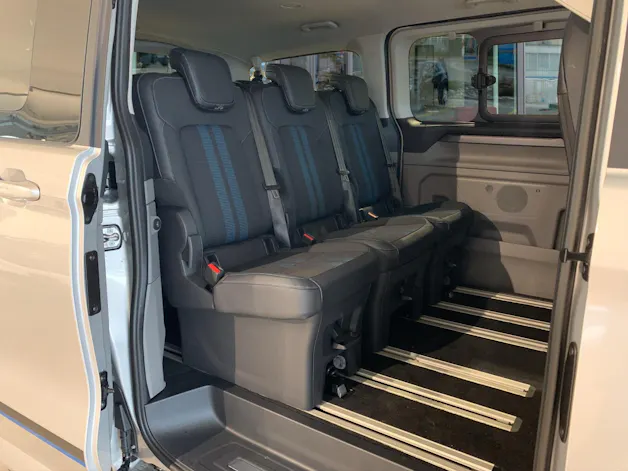Ford Tourneo C Bus 320 L1 2.0 EcoBlue 170 Sport