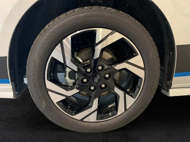 Ford Tourneo C Bus 320 L1 2.0 EcoBlue 170 Sport
