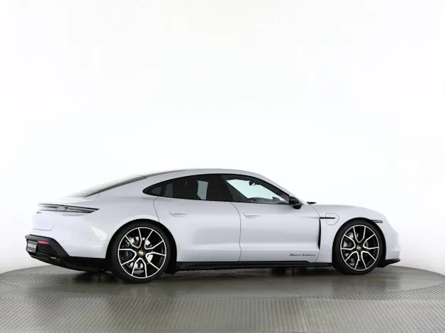 Porsche Taycan 4 Black Edition