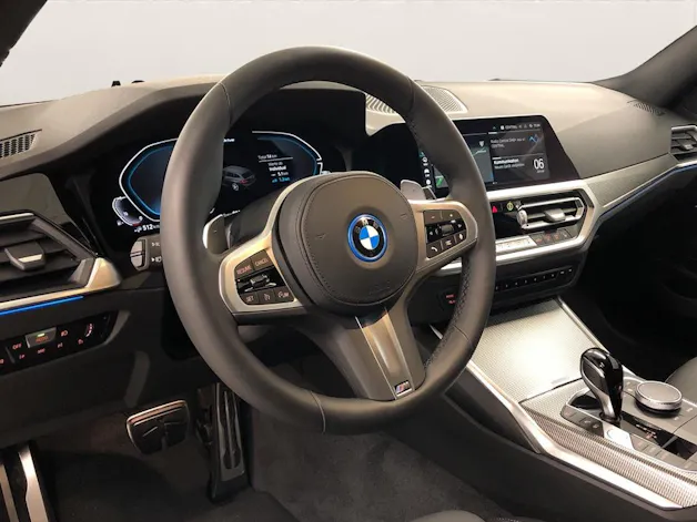 BMW 330e xDrive M Sport