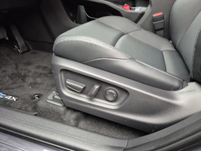 https://vehicle.imgix.net/4178010/9bbdc046-8169-494b-b315-ac0cf94618ce.jpg