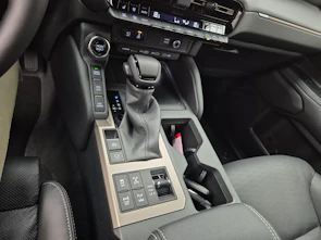 Fahrzeugbild TOYOTA Land Cruiser 2.8 D 48V Invincible - Leasing ab 1.99%