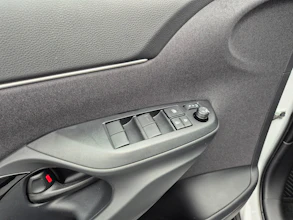 https://vehicle.imgix.net/4178021/a5c8f8ef-4a7e-4c2b-96eb-f6fe9bb6202e.jpg