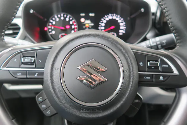 Suzuki Swift 1.2 Sakura Top Hybrid 4x4