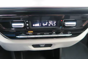 Suzuki Swift 1.2 Sakura Top Hybrid 4x4