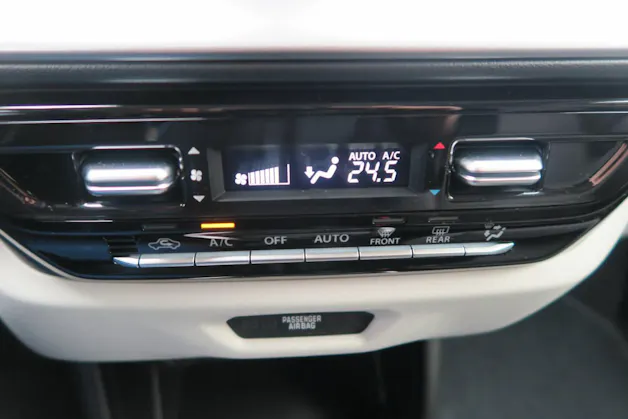Suzuki Swift 1.2 Sakura Top Hybrid 4x4