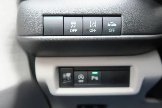 Suzuki Swift 1.2 Sakura Top Hybrid 4x4