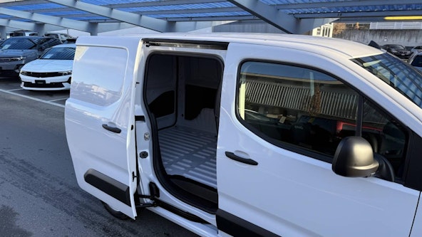 Vehicle image 7 Vehicle image 7