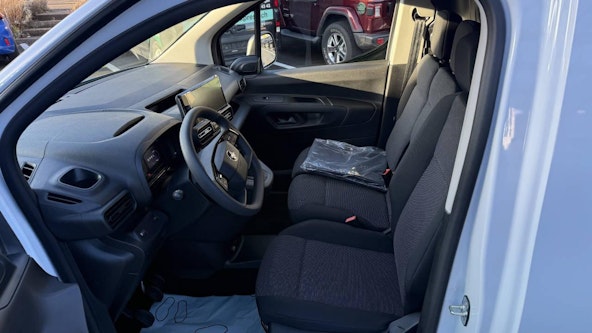 Vehicle image 8 Vehicle image 8