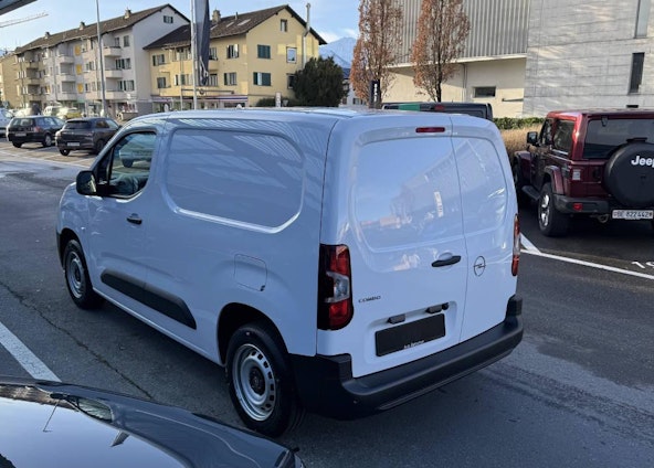 Vehicle image 3 Vehicle image 3