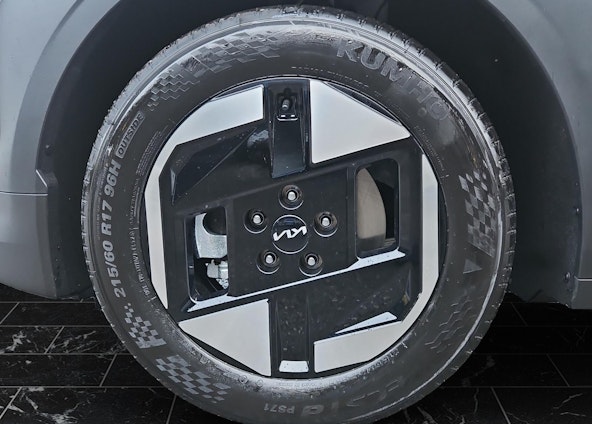 Vehicle image 10 Vehicle image 10