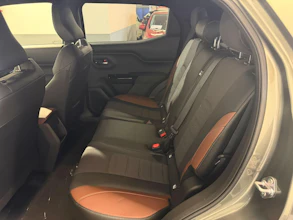 https://vehicle.imgix.net/4178107/a8f7c974-1d36-43cb-8889-c69533efc1cc.jpeg