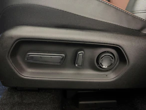 https://vehicle.imgix.net/4178107/c43a4d7c-48c8-4738-9185-da6461fcc72a.jpeg
