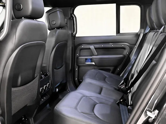 Land Rover Defender 130 3.0 D I6 X-Dynamic SE