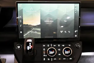 Land Rover Defender 130 3.0 D I6 X-Dynamic SE